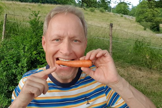 Ohne Magen essen: 4 wichtige Infos für Magenkrebspatienten zum Thema ›Kauen‹.