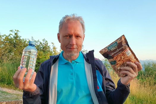 Essen und Trinken trennen? Es kommt darauf an, bei der Ernährung ohne Magen.